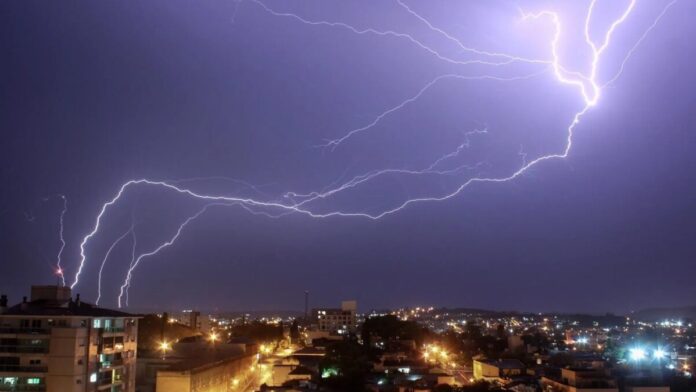 Domingo marca o começo de período de muita chuva e temporais