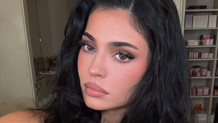Kylie Jenner faz tour por sua “mansão italiana dos sonhos” após seis anos de obras; assista Kylie Jenner faz tour por sua “mansão italiana dos sonhos” após seis anos de obras; assista