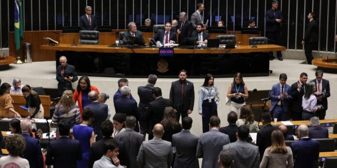 Mineradoras elogiam, mas municípios criticam PL de minerais críticos