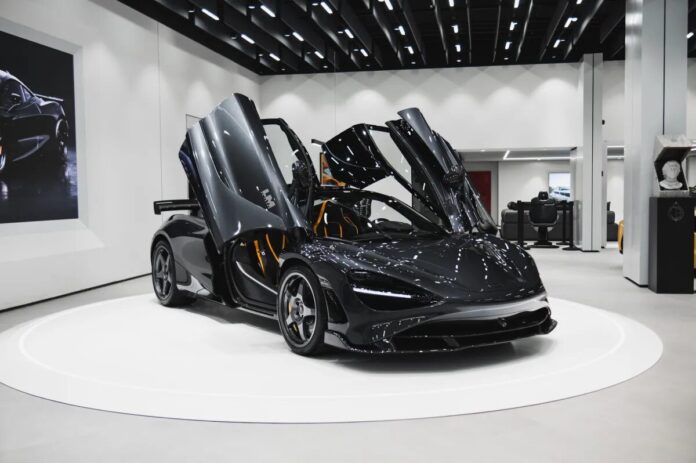 Única McLaren 750s Le Mans destinada ao Brasil chega em São Paulo